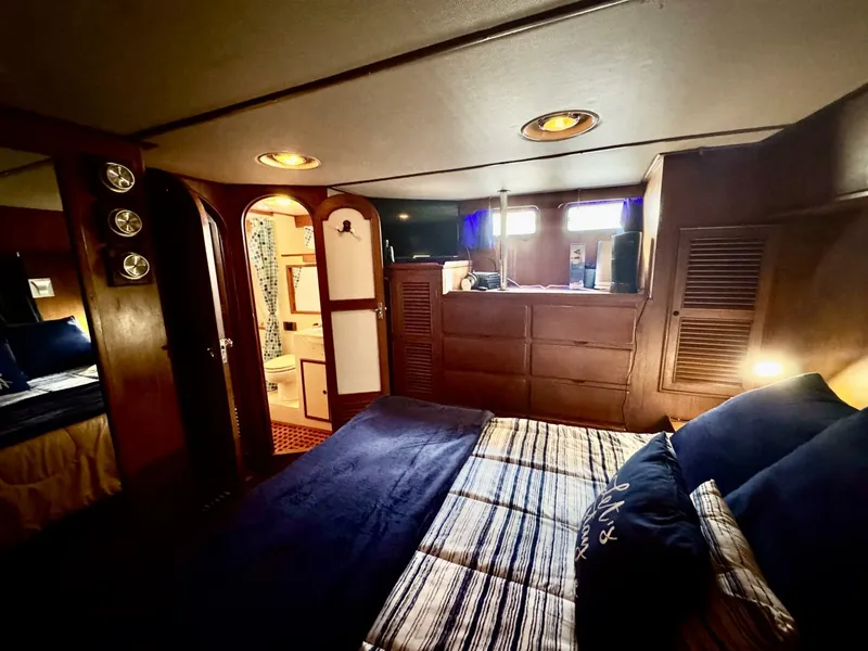 Slide: The Image of Marine Trader 47 Tradewinds 1986 - 35