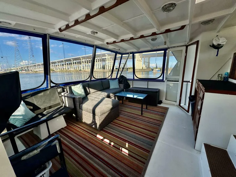 Slide: The Image of Marine Trader 47 Tradewinds 1986 - 8