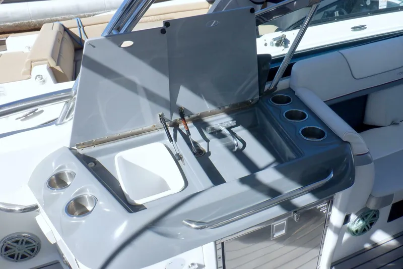 Slide: The Image of Formula 350 Crossover Bowrider 2015 - 13