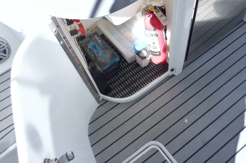 Slide: The Image of Formula 350 Crossover Bowrider 2015 - 14