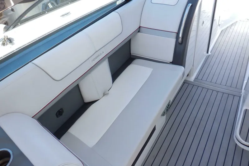 Slide: The Image of Formula 350 Crossover Bowrider 2015 - 15