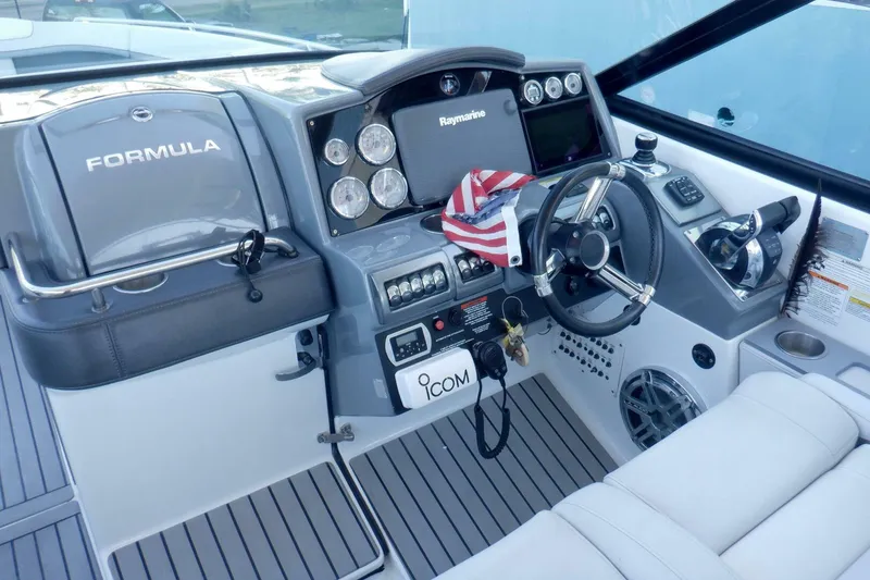 Slide: The Image of Formula 350 Crossover Bowrider 2015 - 22
