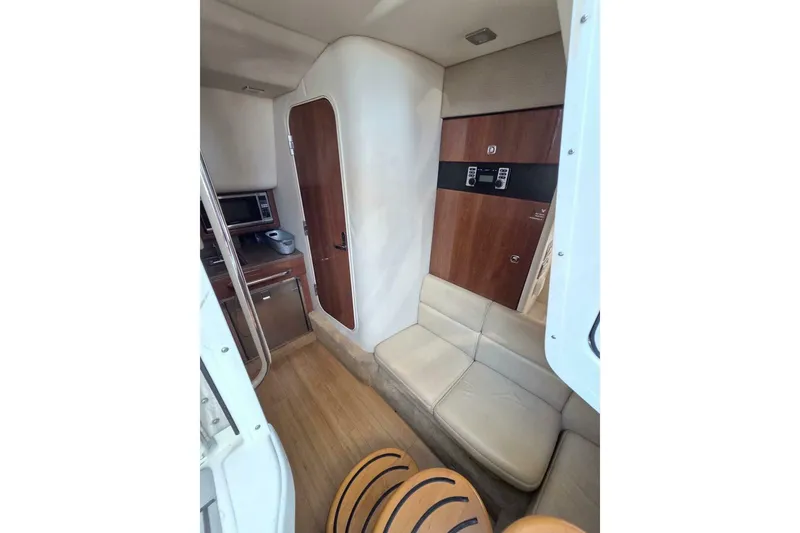 Slide: The Image of Formula 350 Crossover Bowrider 2015 - 29
