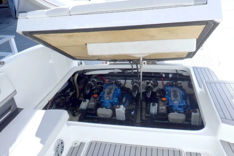 Slide: The Image of Formula 350 Crossover Bowrider 2015 - 39