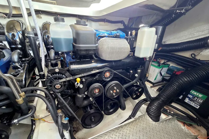 Slide: The Image of Formula 350 Crossover Bowrider 2015 - 42
