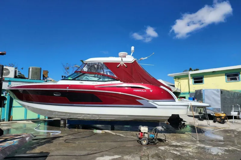 Slide: The Image of Formula 350 Crossover Bowrider 2015 - 61