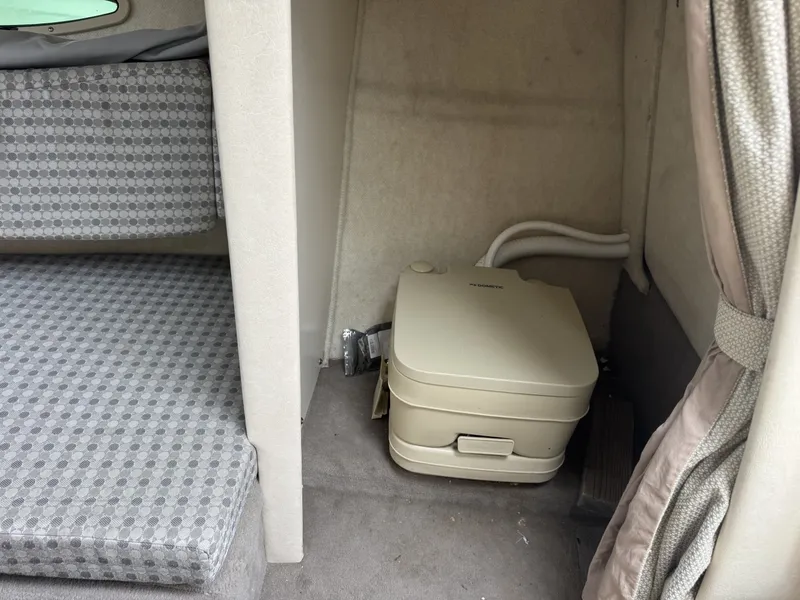Slide: The Image of Sea Ray 215 Weekender 2004 - 18