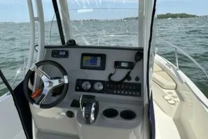 Slide: The Image of Boston Whaler 21 Dauntless 2017 - 3