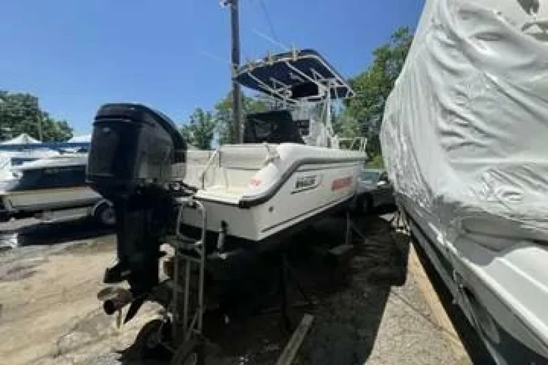 Slide: The Image of Boston Whaler 21 Outrage 2002 - 2