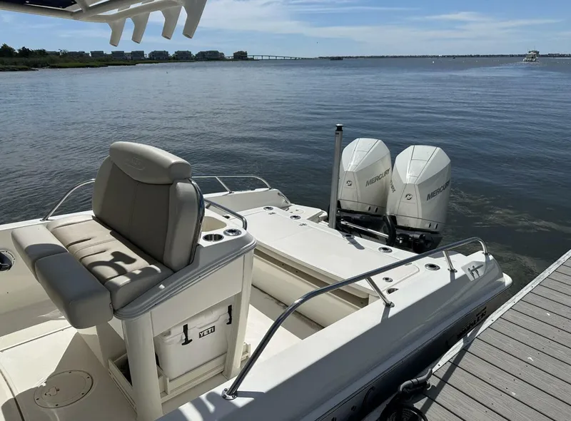 Slide: The Image of Boston Whaler 270 Dauntless 2022 - 10