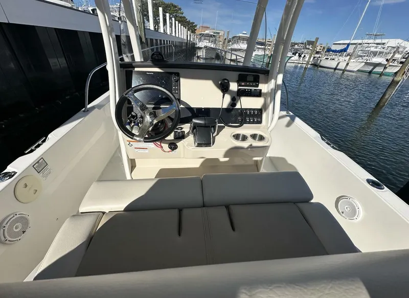 Slide: The Image of Boston Whaler 270 Dauntless 2022 - 11