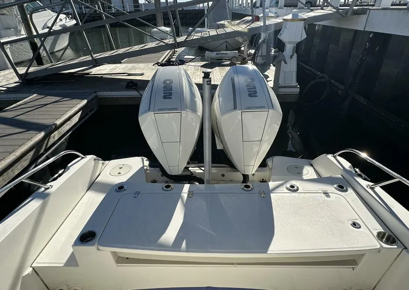 Slide: The Image of Boston Whaler 270 Dauntless 2022 - 15