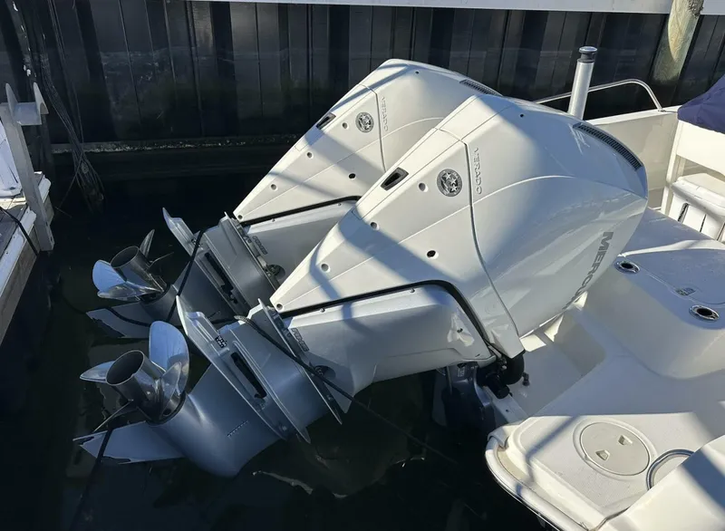 Slide: The Image of Boston Whaler 270 Dauntless 2022 - 17