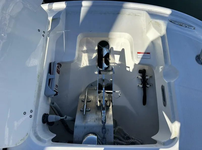 Slide: The Image of Boston Whaler 270 Dauntless 2022 - 19