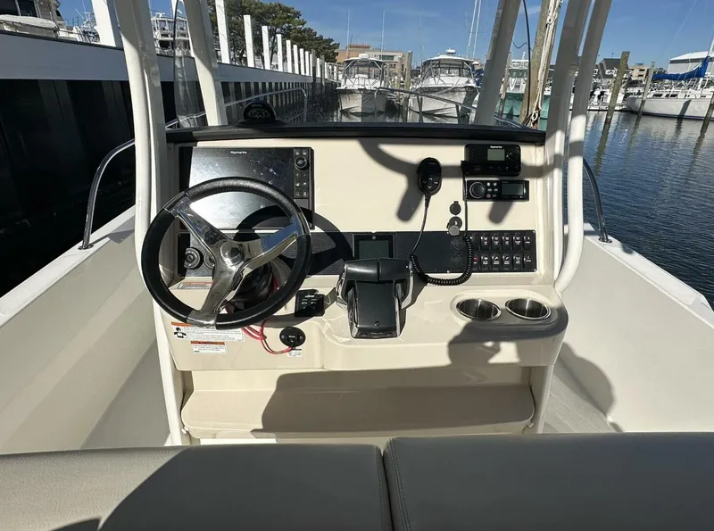 Slide: The Image of Boston Whaler 270 Dauntless 2022 - 7