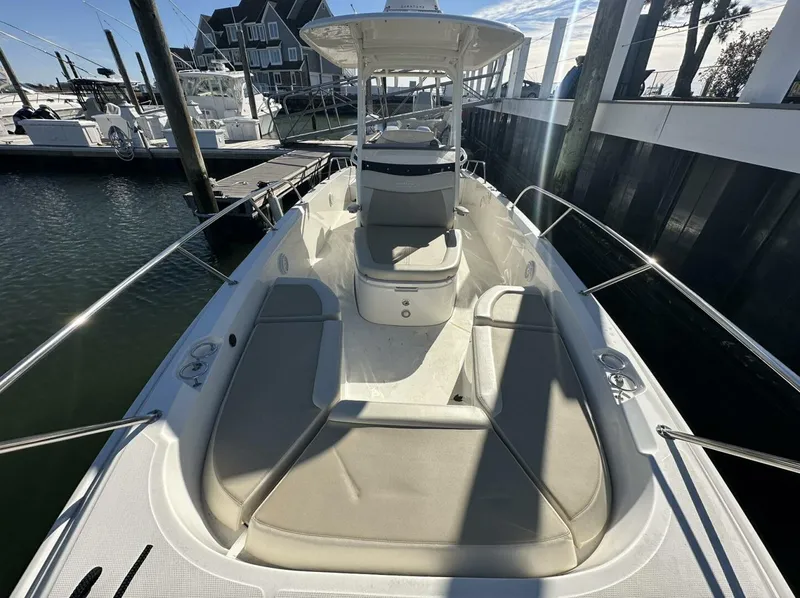 Slide: The Image of Boston Whaler 270 Dauntless 2022 - 8
