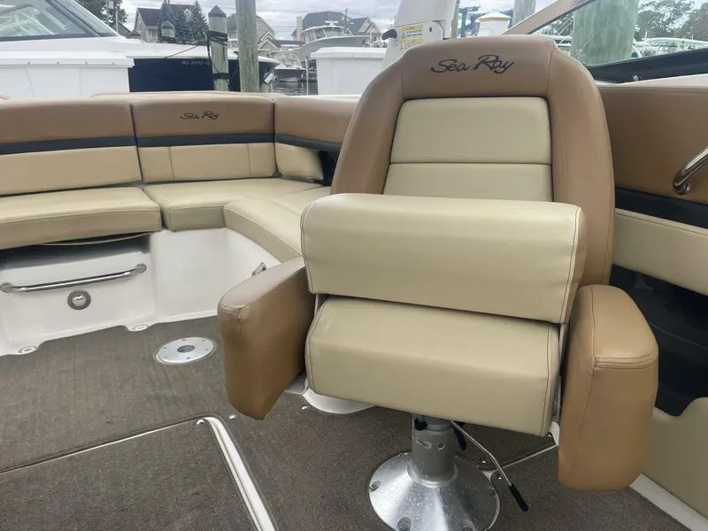 Slide: The Image of Sea Ray 250 SLX 2014 - 13