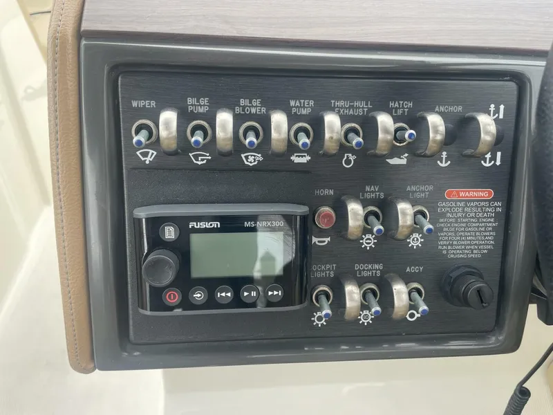 Slide: The Image of Sea Ray 250 SLX 2014 - 15