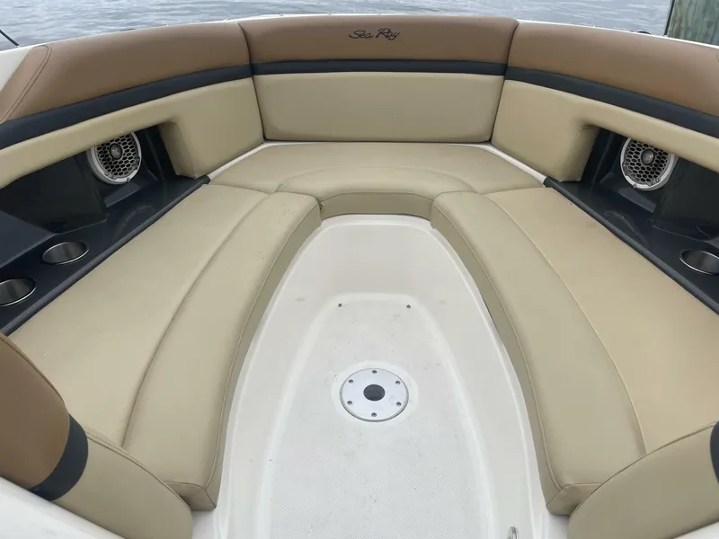 Slide: The Image of Sea Ray 250 SLX 2014 - 18