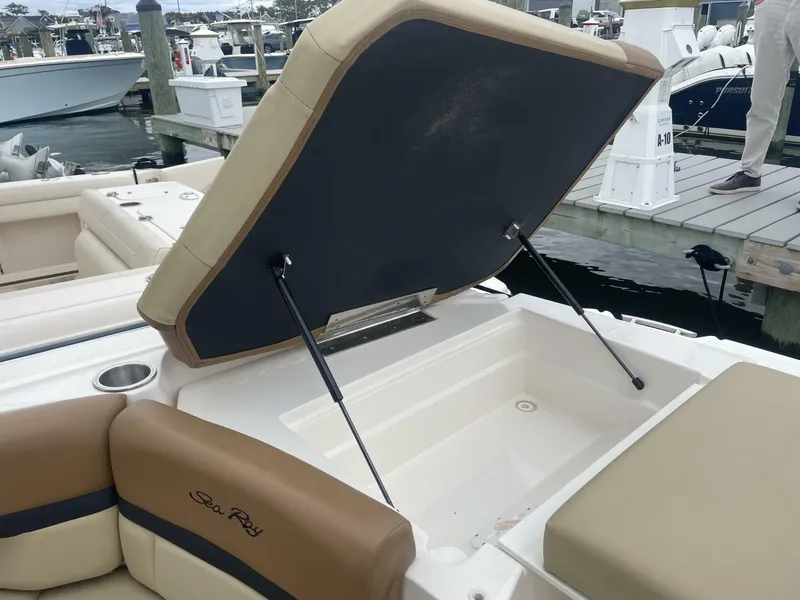 Slide: The Image of Sea Ray 250 SLX 2014 - 6