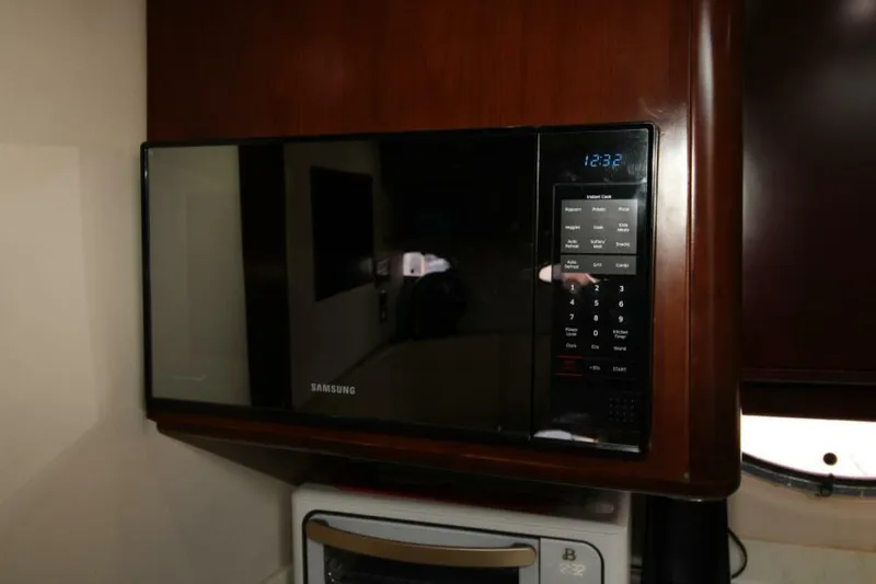 Slide: The Image of Regal 4260 Commodore 2002 - 24