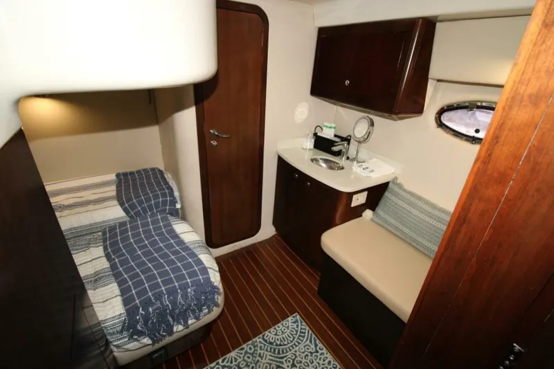 Slide: The Image of Regal 4260 Commodore 2002 - 31