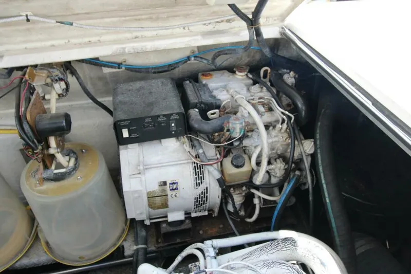 Slide: The Image of Regal 4260 Commodore 2002 - 37