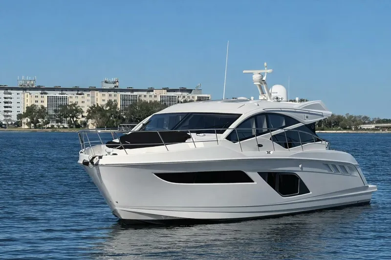 Slide: The Image of Sea Ray L550 2019 - 2