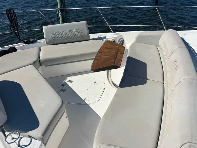 Slide: The Image of Sea Ray L550 2019 - 23