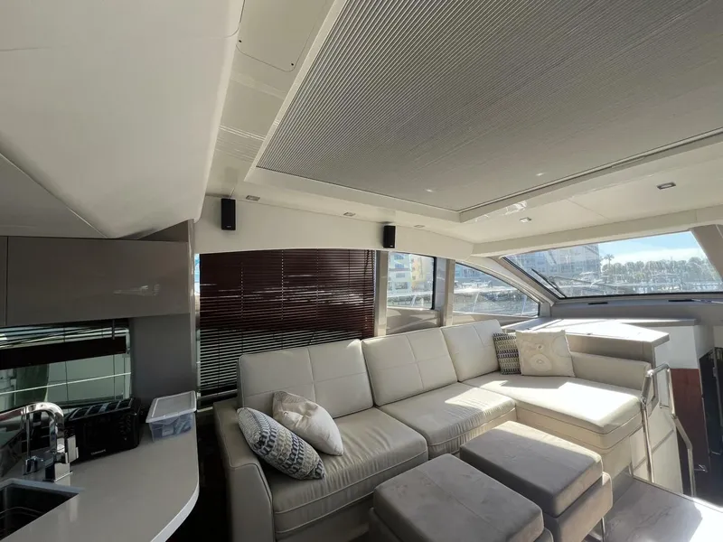 Slide: The Image of Sea Ray L550 2019 - 40