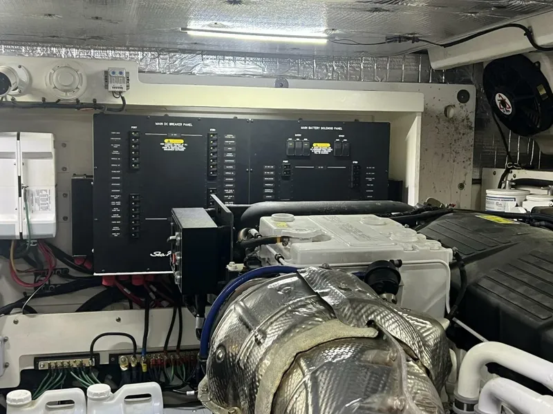 Slide: The Image of Sea Ray L550 2019 - 70