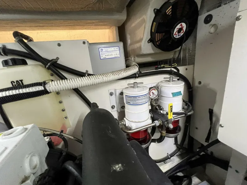Slide: The Image of Sea Ray L550 2019 - 75