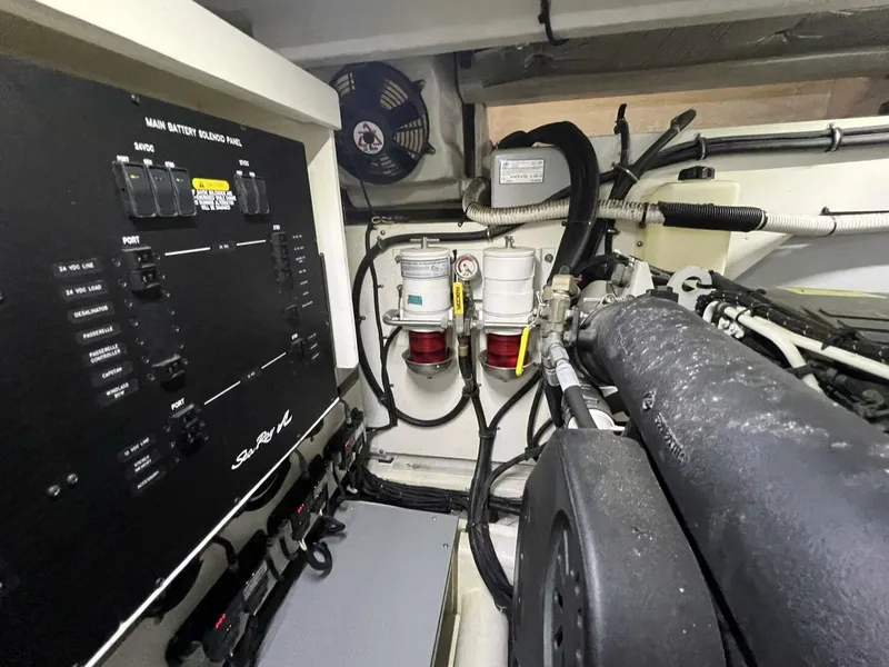 Slide: The Image of Sea Ray L550 2019 - 76