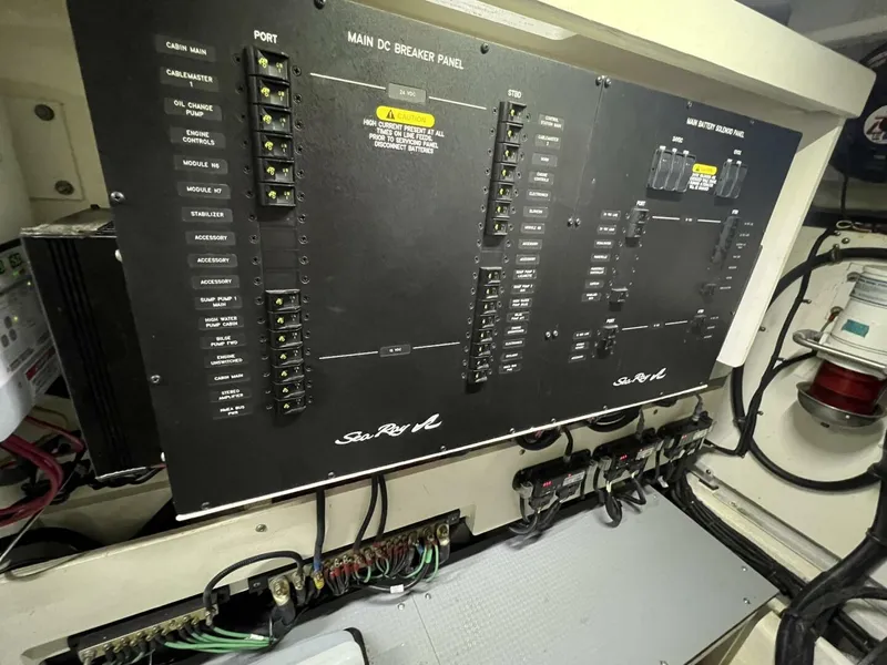 Slide: The Image of Sea Ray L550 2019 - 77