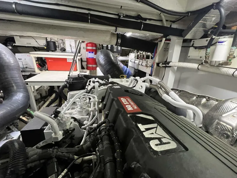 Slide: The Image of Sea Ray L550 2019 - 79