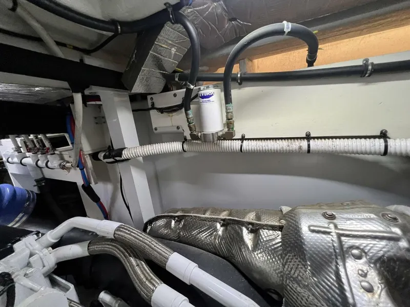 Slide: The Image of Sea Ray L550 2019 - 82