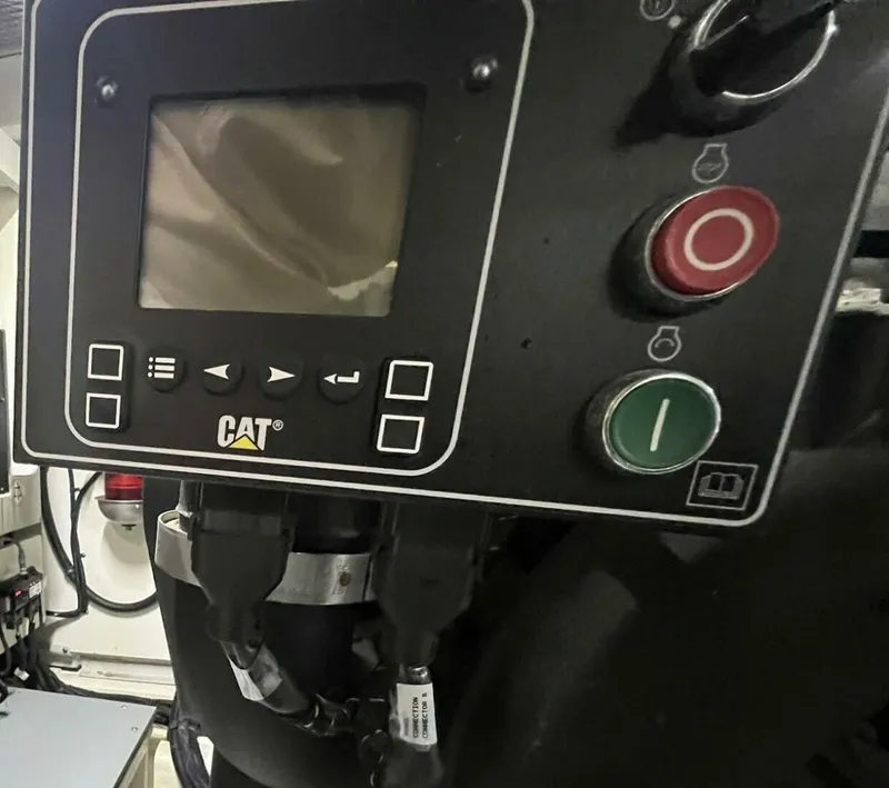 Slide: The Image of Sea Ray L550 2019 - 83
