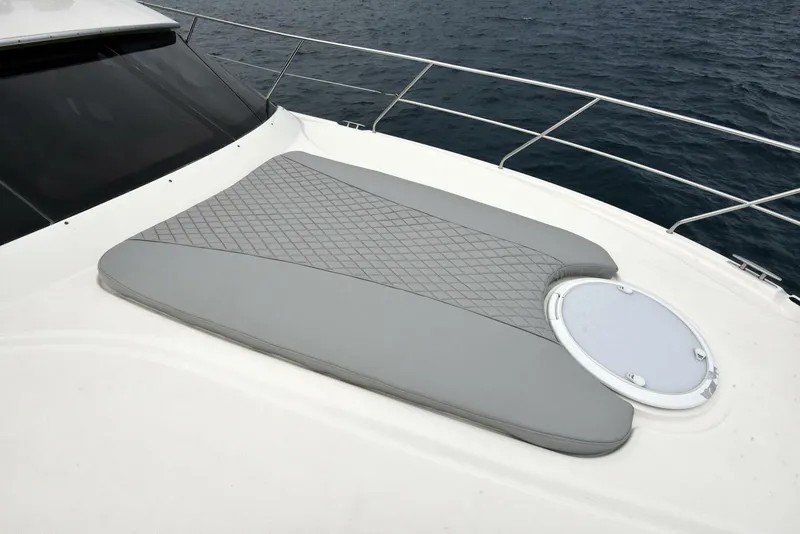 Slide: The Image of Silverton 38 Sport Bridge 2010 - 36