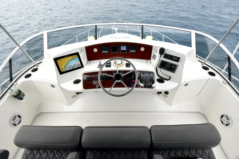 Slide: The Image of Silverton 38 Sport Bridge 2010 - 4