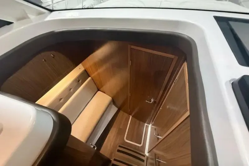 Slide: The Image of Four Winns 355 Vista Coupe 2022 - 20