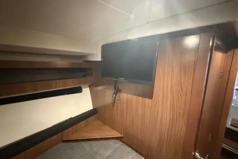 Slide: The Image of Four Winns 355 Vista Coupe 2022 - 25