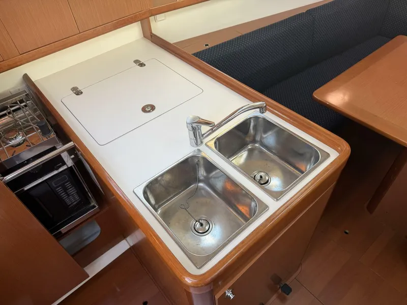 Slide: The Image of Beneteau 2008 - 42