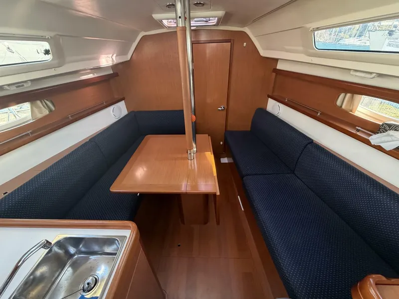 Slide: The Image of Beneteau 2008 - 48