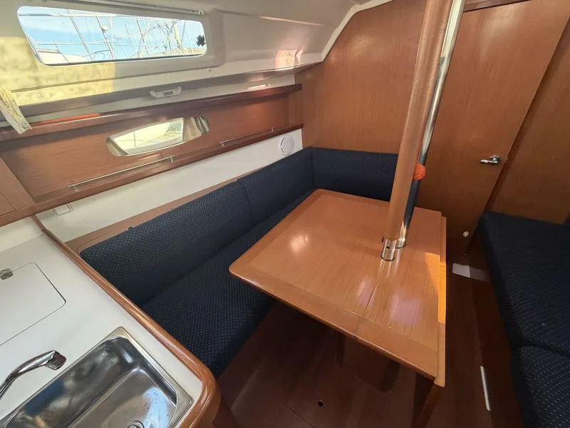 Slide: The Image of Beneteau 2008 - 49