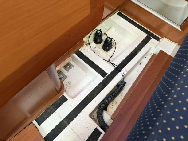 Slide: The Image of Beneteau 2008 - 64