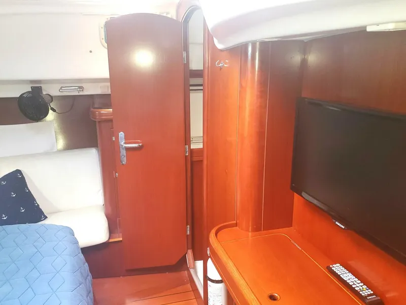 Slide: The Image of Beneteau Center Cockpit 2003 - 28