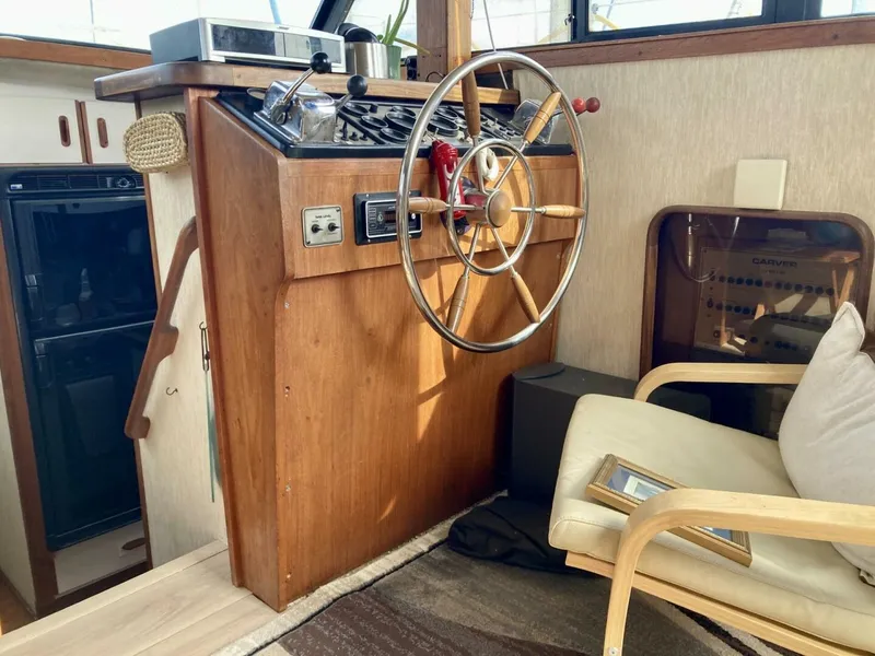 Slide: The Image of Carver Yachts 3607 AC 1983 - 6