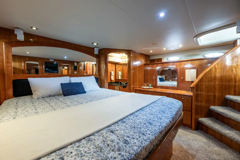 Slide: The Image of Navigator 61 Pilothouse 2001 - 23