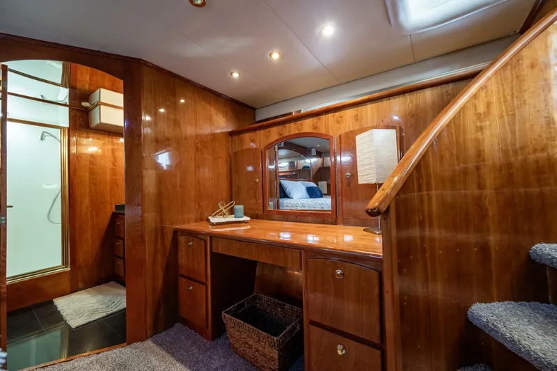 Slide: The Image of Navigator 61 Pilothouse 2001 - 29