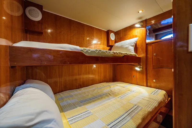 Slide: The Image of Navigator 61 Pilothouse 2001 - 31